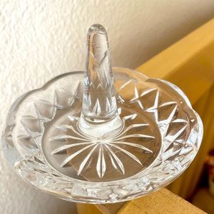 Gorgeous crystal glass etched ring holder